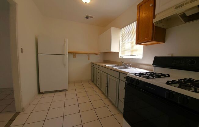 2 beds, 1 bath, $1,150