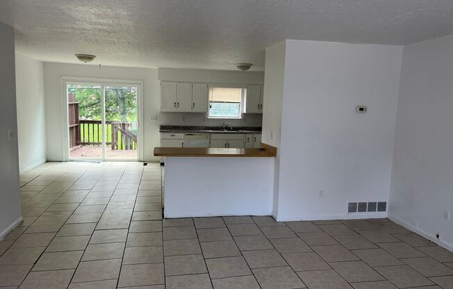 3 beds, 2 baths, $1,350