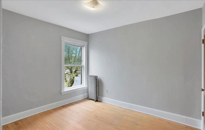 1 bed, 1 bath, 700 sqft, $1,000, Unit 4