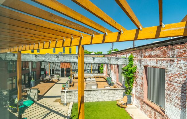 2 beds, 2 baths, 824 sqft, $1,745, Unit 19