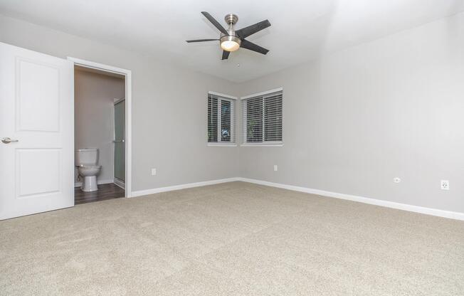CEILING FANS AND VERTICAL BLINDS IN TOWNHOME FOR RENT