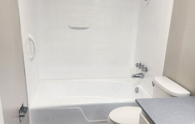 2 beds, 1 bath, 1,047 sqft, $1,425, Unit WG1-4