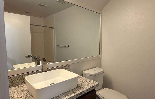 1 bed, 1.5 baths, 889 sqft, $2,740, Unit 256