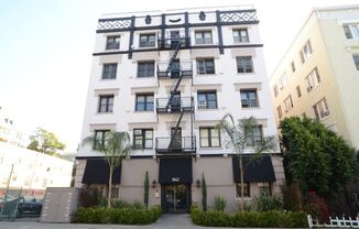 Cherokee Apts... Spacious Apartments in the Heart of Hollywood! CALL NOW!