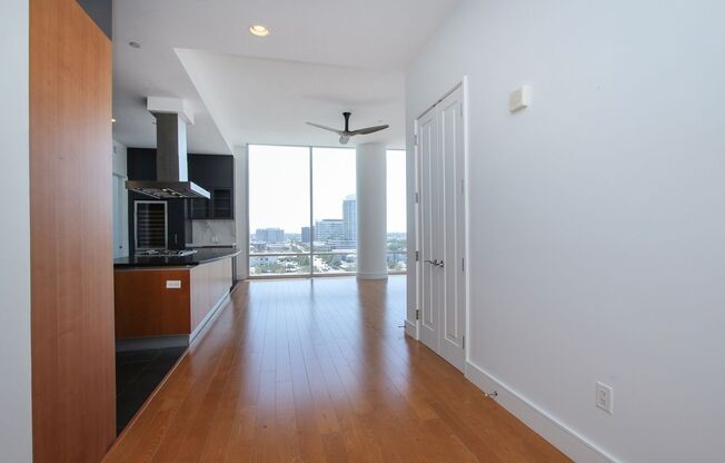 Exquisite Luxury high-rise 2 bedroom, 2bath located in River Oaks!