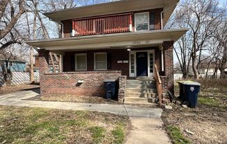 Upstairs 2-Bed, 1.5-Bath Duplex