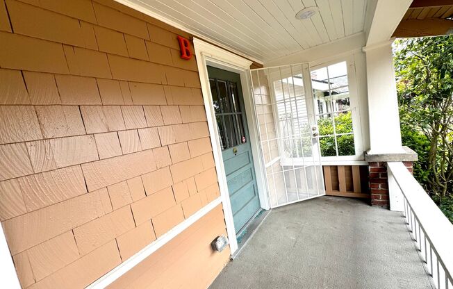 Charming 3-Bedroom Duplex in Tacoma