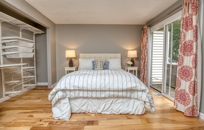 2 beds, 1.5 baths, 920 sqft, $2,500, Unit B