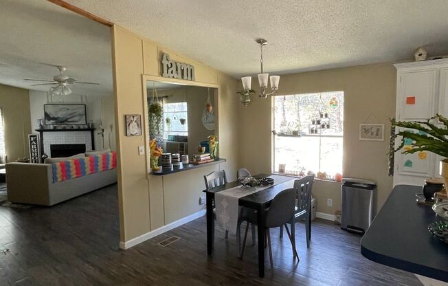 3 beds, 2 baths, 1,568 sqft, $1,675, Unit 1