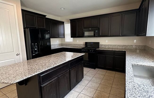 Garibaldi Ranch beautiful 4bedroom 3 full bathroom home!