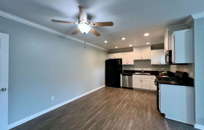 2 beds, 1.5 baths, 900 sqft, $2,765, Unit E11