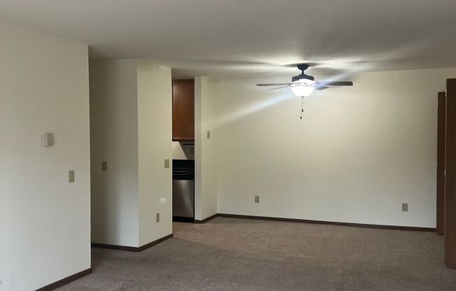 2 beds, 1 bath, 965 sqft, $1,600, Unit 7741RE