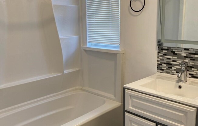 2 beds, 1 bath, 788 sqft, $2,600, Unit 2
