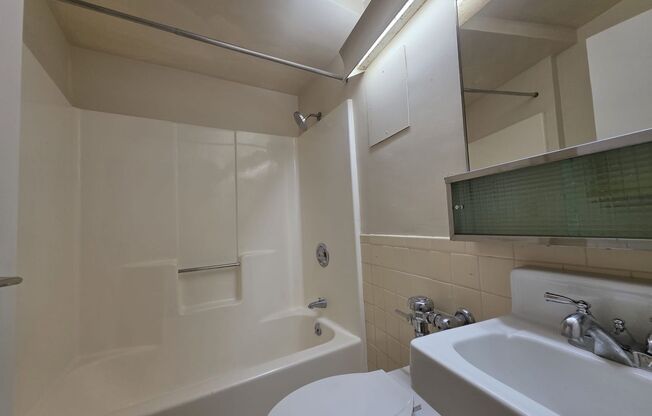 Studio, 1 bath, $825, Unit 272