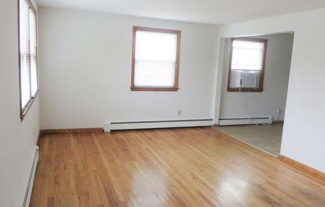 2 beds, 1 bath, 850 sqft, $1,299, Unit 5806-3 Russett