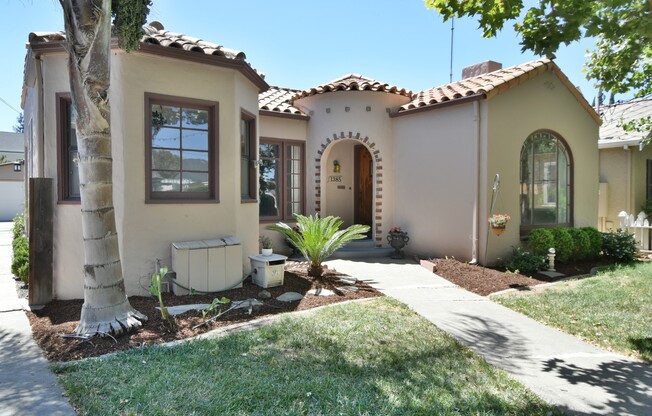 Charming 3 Bedroom 1 Bath Home in Prestigious Willow Glen Location!