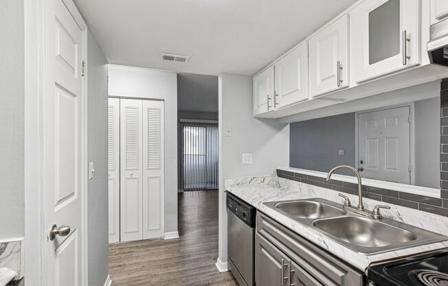 2 beds, 1.5 baths, 850 sqft, $1,600
