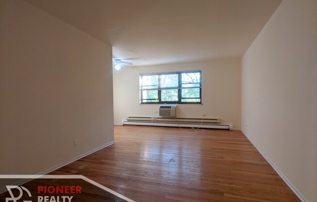 660 W Wrightwood Ave