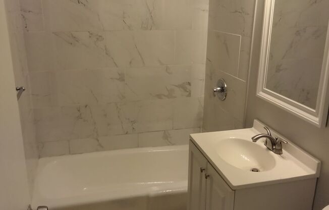 2 beds, 1 bath, 900 sqft, $1,525, Unit A6