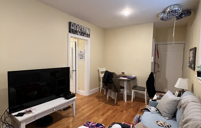 1 bed, 1 bath, $2,800, Unit 1R