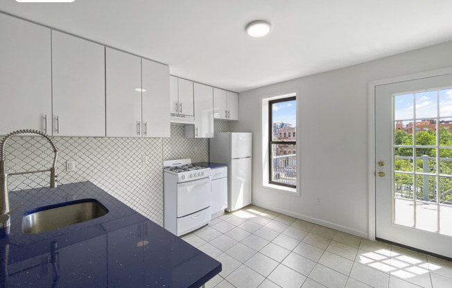 2 beds, 1 bath, $2,695, Unit 4