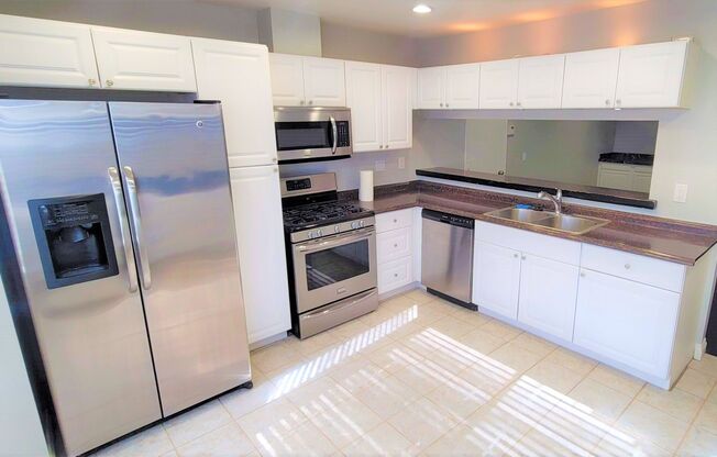 Single Story House in Beautiful Gated Community - Close to Freeway and Shopping Malls