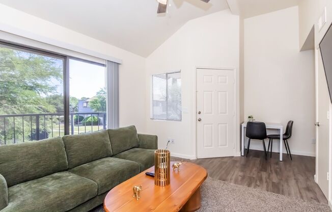 2 beds, 2 baths, 922 sqft, $1,250, Unit 1042