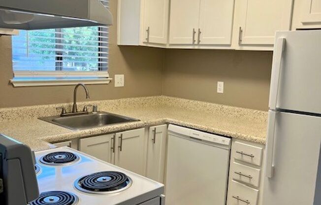 2 beds, 2 baths, 900 sqft, $1,695, Unit 26