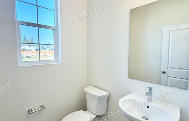 GREAT 4 Bedroom in Bonney Lake! Newly Constructed w/ Expansive Layout!
