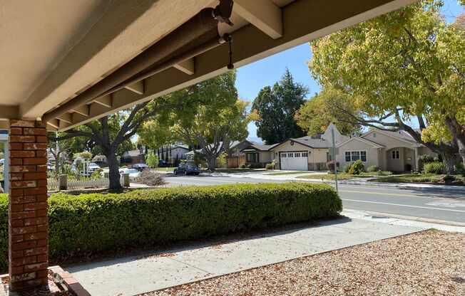 SANTA CLARA - Charismatic home with hardwood floors, great location.