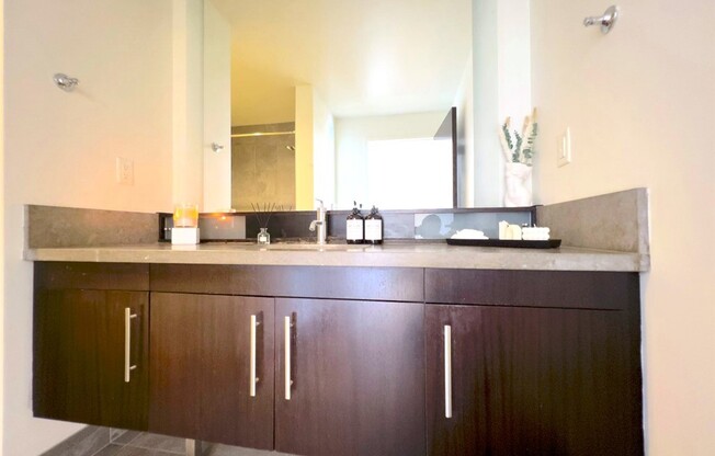 1 bed, 1 bath, 990 sqft, $3,200, Unit 606