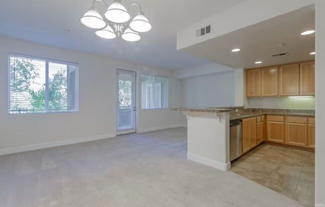 1 bed, 1 bath, 812 sqft, $2,165, Unit 1014