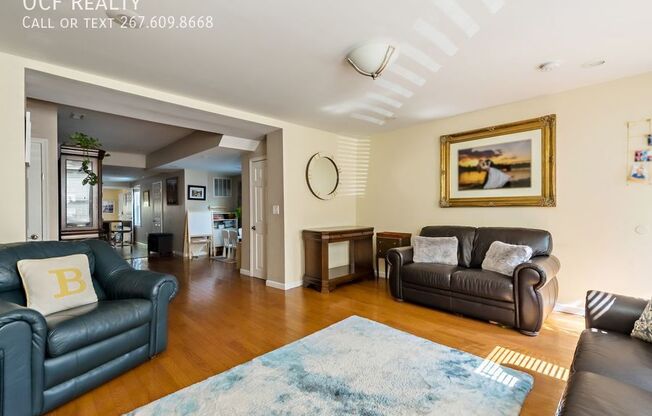 1025 E COLUMBIA AVE