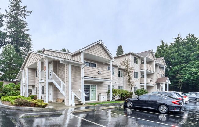 2BR/2BA Everett Condo: Fresh Updates + Gated Access!