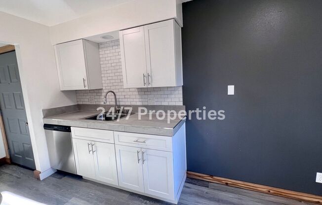 Modern 2BD I 1BA Triplex - Hillsboro