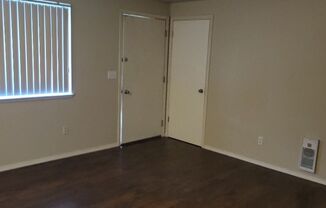 2 beds, 1 bath, $1,595, Unit 2815 I