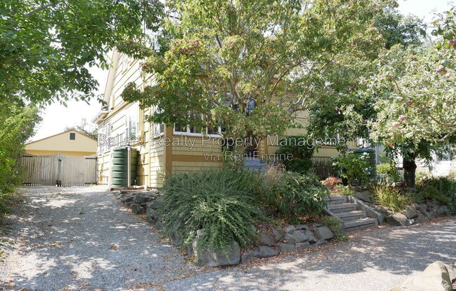 6737 27 AVE