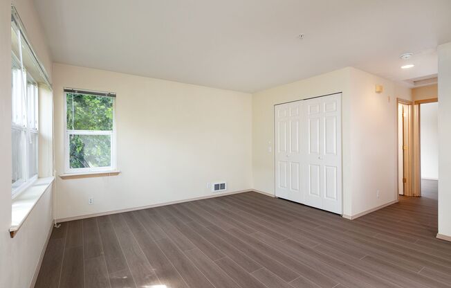 Conveniently Located 1 and 2 Bed Apartments w/ In-Unit Laundry!