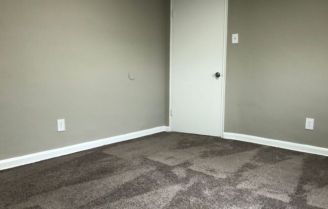 3 beds, 1 bath, 1,500 sqft, $1,300, Unit 1614-00