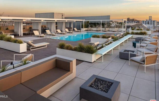 1 bed, 1 bath, 830 sqft, $2,950, Unit 220