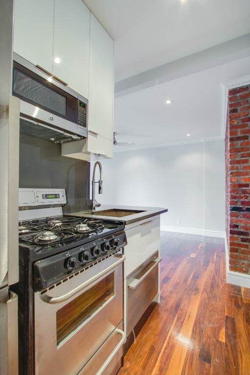 1590 Lexington Ave
