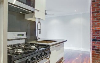 1590 Lexington Ave