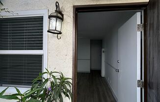 2 beds, 1 bath, $2,475, Unit 817C