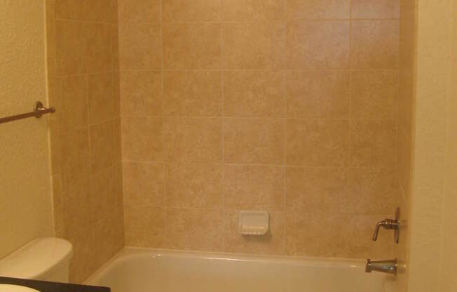 3 beds, 2 baths, 1,362 sqft, $1,800, Unit 2201