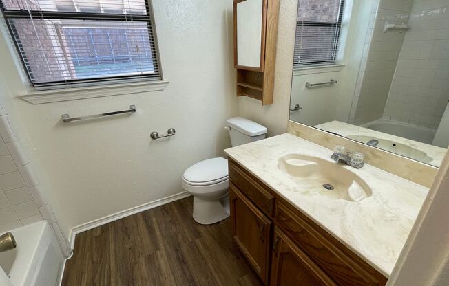 3 beds, 2.5 baths, $1,850, Unit # D 2713 HURSTVIEW DOCTOR D