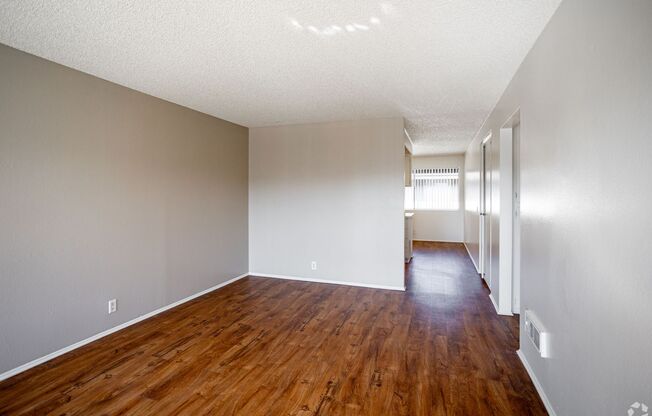 1 bed, 1 bath, 715 sqft, $2,200, Unit 7