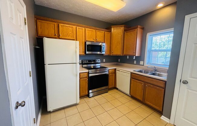 Conveniently located 2 Bedroom, 1.5 Bath Townhouse