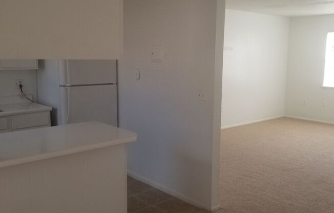 1 bed, 1 bath, 777 sqft, $1,100, Unit Q202