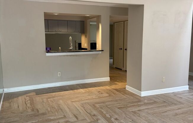 Beautifully updated 2 bedroom 2.5 bath townhome in highly desirable Lake Ivanhoe!