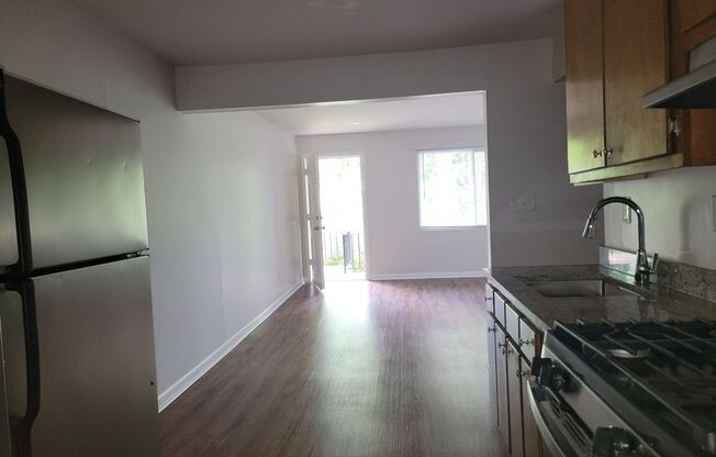Renovated - Minutes ATL, East Point, College Park, Delta and Porsche Headquaters!